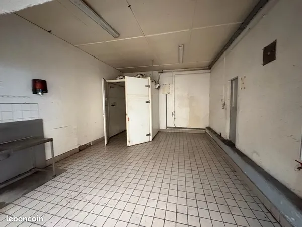 Local 416 m² RIORGES
