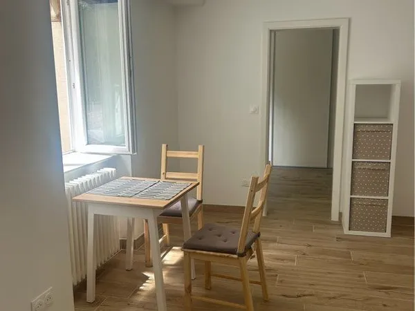 Charmant deux pièces au fond d'une cour