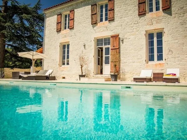 Domaine équestre de prestige au coeur de 18 hectares - Élégance, nature et art de vivre proche de TH