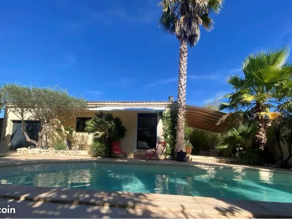 VILLA DE PLAIN-PIED - 3 CHAMBRES - PISCINE CHAUFFÉE - DPE A - 3 STATIONNEMENTS - ATELIER 15 m² - PAN