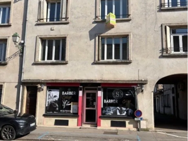 Appart F3 - centre ville PAM - situé au 2ème étage - bon état