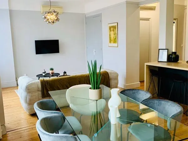 AGEN CENTRE - Superbe T3 de 83 m² rénové - Dernier étage - Vue dégagée