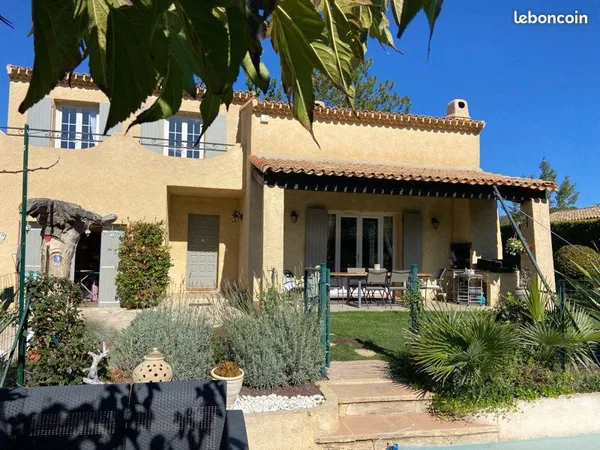Vends maison individuelle dans quartier résidentiel calme et aéré proche de toutes commodites
