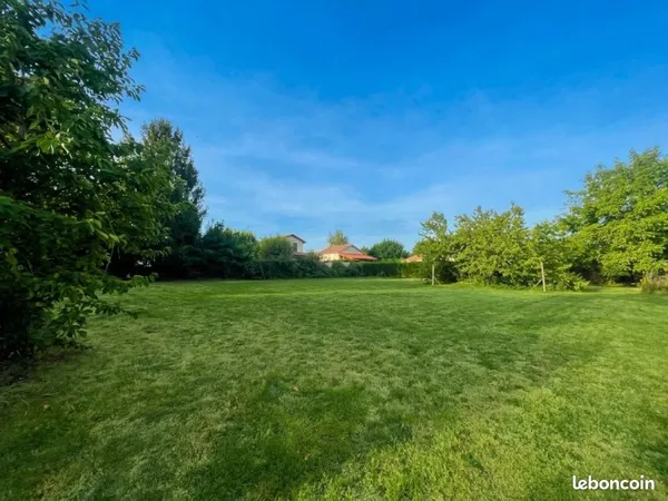 Terrain 690 m² Tramoyes