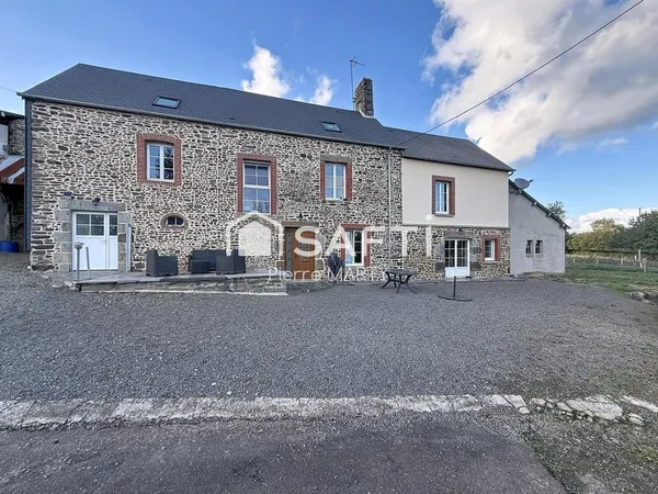 Maison en pierre - 160m² - 4 chambres - Dépendances