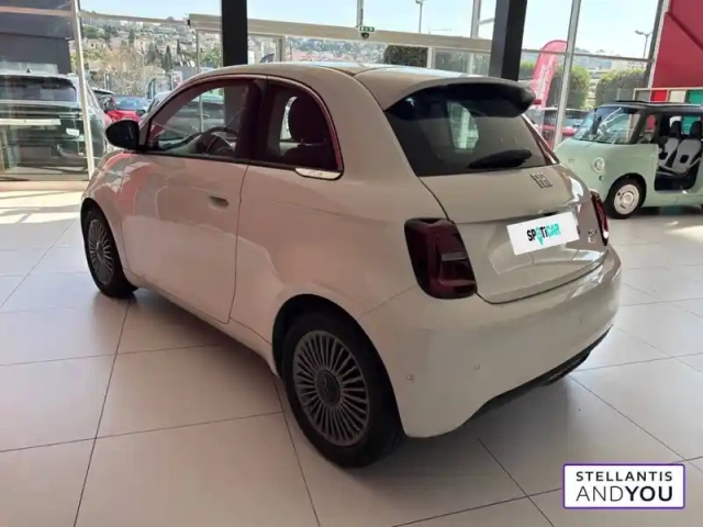 Fiat 500 3+1 e 95 ch — photo 7