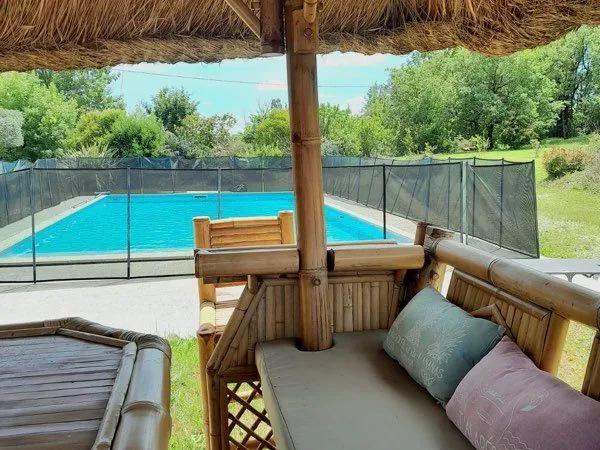 T2 mitoyen avec piscine à la campagne