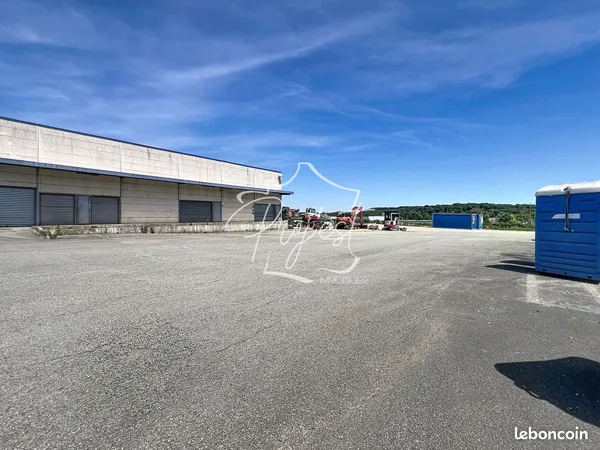 Local 300 m² Argiésans