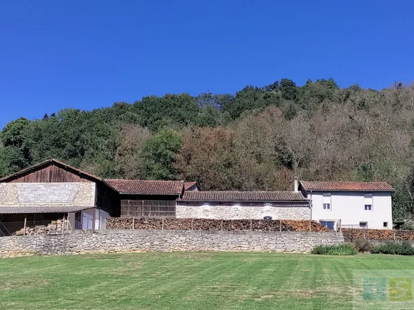 Maison avec dépendances 7 pièces 140 m²