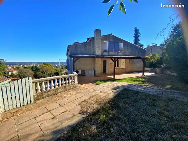 T2 meublé traversant 45 m² refait à neuf, terrasse et jardin privatif clôturé 350 m², vue sur Manosq