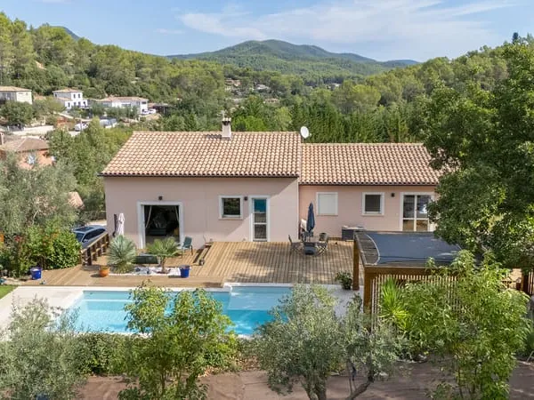 CUERS (VALCROS) - MAISON INDIVIDUELLE 294 M2 - GARAGE - PISCINE - POOL HOUSE - T2 INDEPENDANT - TERR