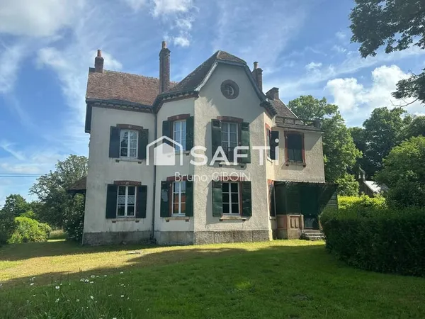 Maison de maître, 306 m²,12 pièces, 10 chambres, parc boisé.