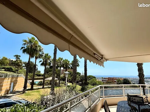 Chambre 18 m² avec salle de bain privative et grande terrasse avec vue mer