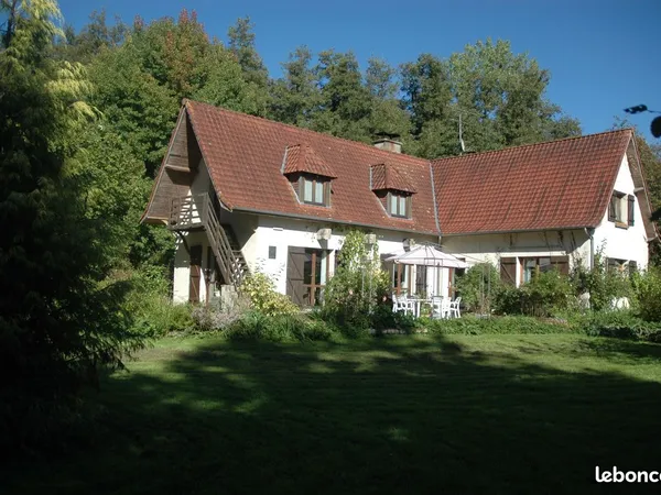 Particulier vend grande maison dans un grand jardin