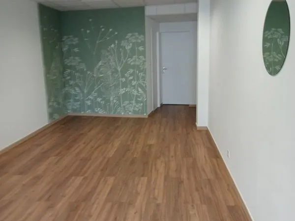 Commerce Location Manziat  40m² 355€