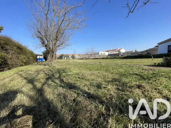 Terrain 714 m²