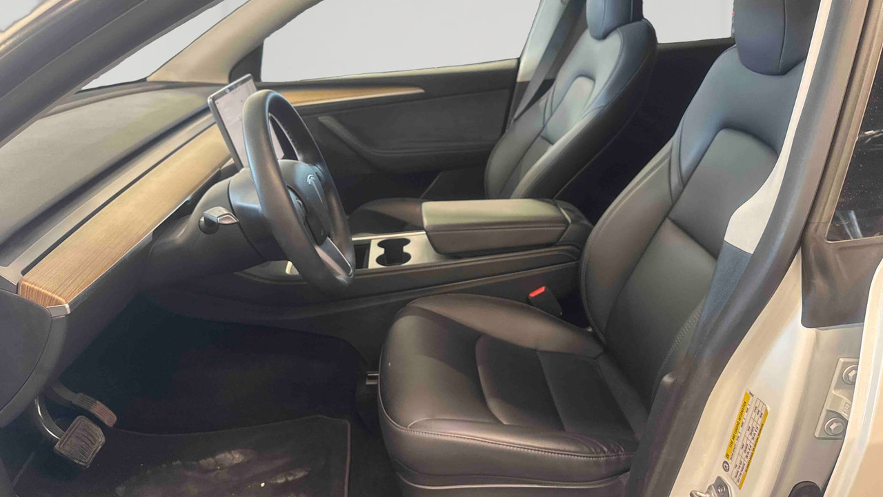 Tesla MODEL Y Long-Range Dual Motor AWD — photo 11