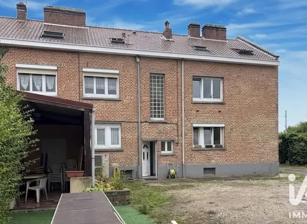Bâtiment 196 m²