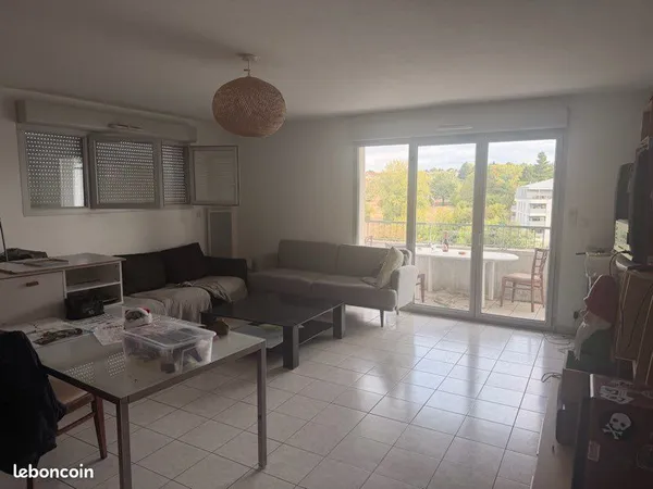 Colocation de 3, 1 chambre disponible maintenant