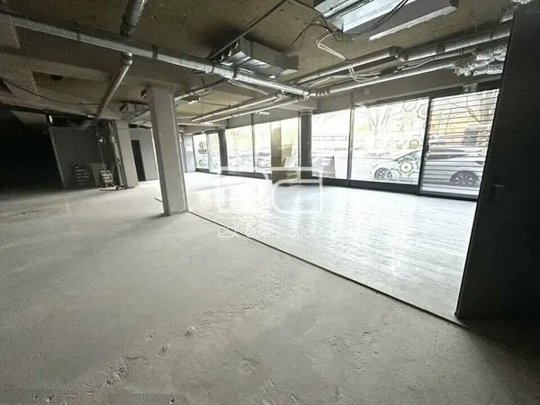 Local commercial 399 m²