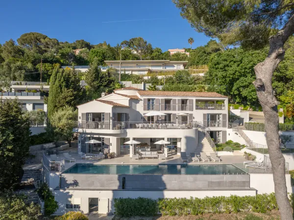 Villa contemporaine avec vue mer panoramique
