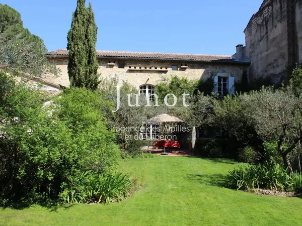 Maison 9 pièces 400 m²