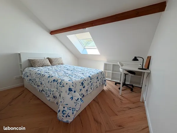 Chambre étudiante avec salle de bain et WC privatifs - Gare de Trappes à 200 m