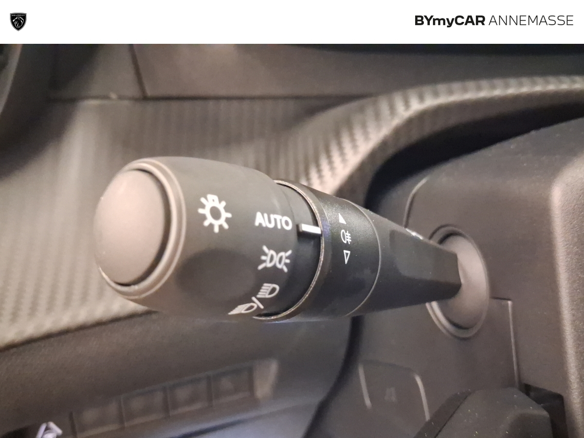 Peugeot 208 Hybrid 145 ch e-DCS6 — photo 32