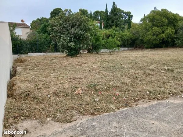 Terrain à bâtir de 742 m² à MARSEILLE 12E (13)