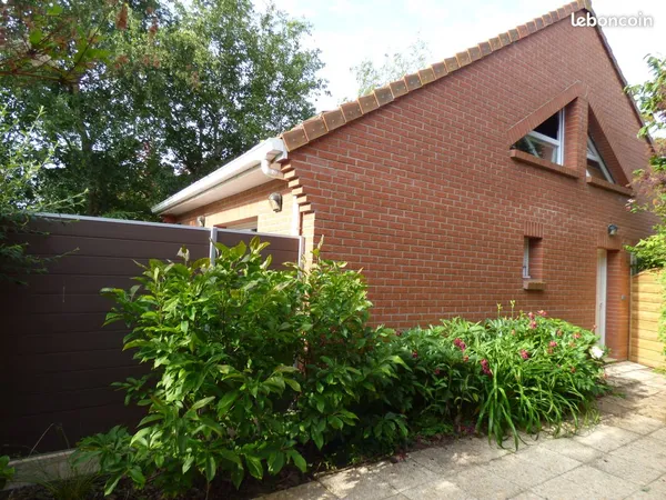 Location Petite maison individuelle avec jardinet