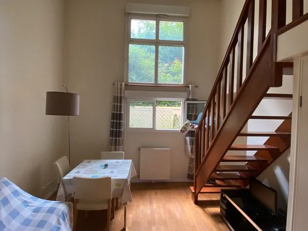 Beau 2 pièces meublé en duplex avec parking - 38m2 - Courbevoie Faubourg de l'Arche