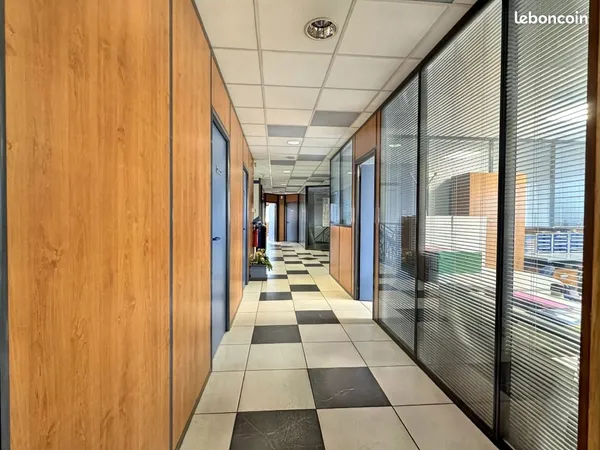 Local 770 m² Saint-Chinian
