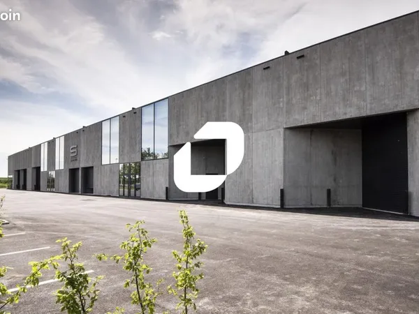 Local industriel 400 m²