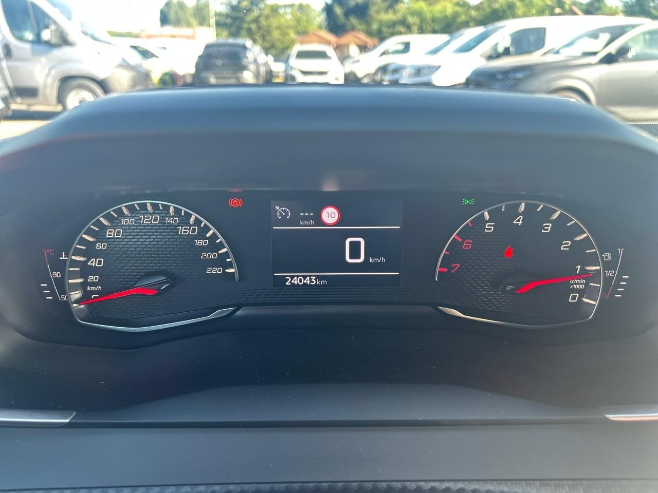 Peugeot 2008 1.2 puretech 100ch s&s active — photo 17