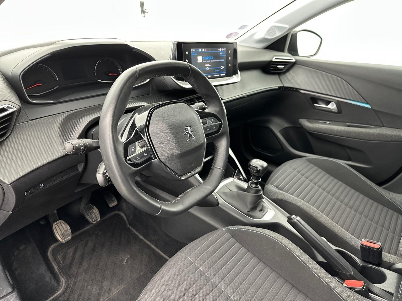 Peugeot 208 puretech 100 s&s bvm6 style — photo 8