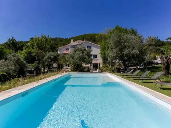 Maison 10 pièces 400 m²