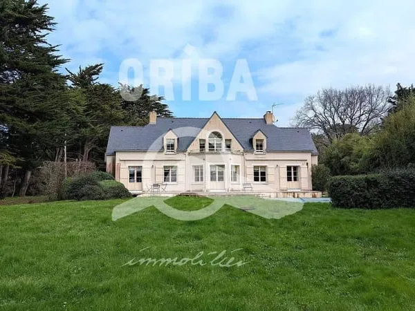 Maison 9 pièces 275 m²
