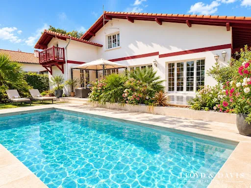 Maison 8 pièces 230 m²