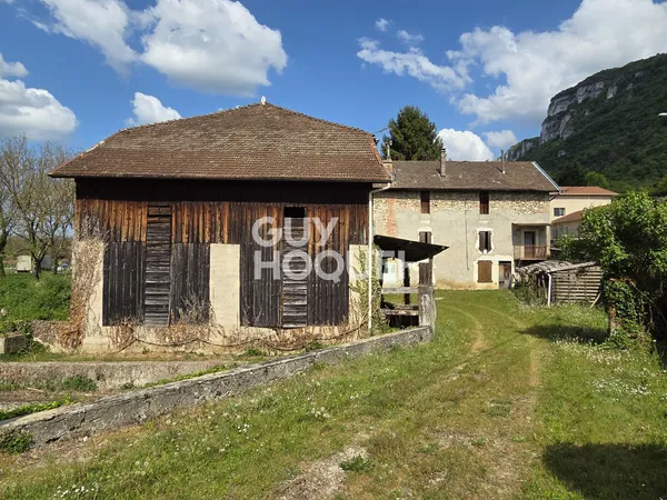 MAISON À VENDRE DE 7 PIÈCES DE 238,00 M²