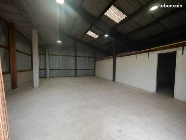 Local d’activité et entrepôt Location Ostheim  100m² 850€