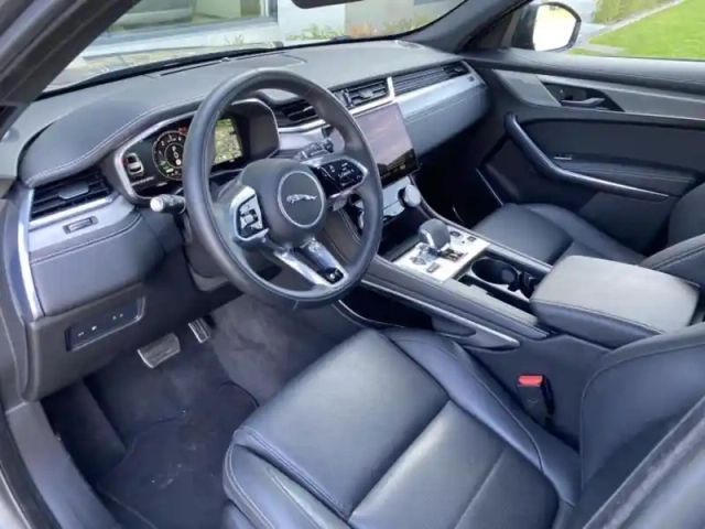 Jaguar F-Pace p400e plug-in-hybrid r-dynamic se bva8 awd — photo 9