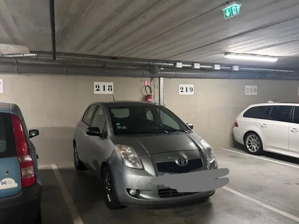 Place parking a louer