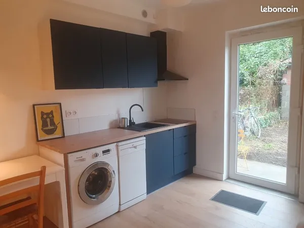 Beau T2 rénové meublé en rez-de-jardin