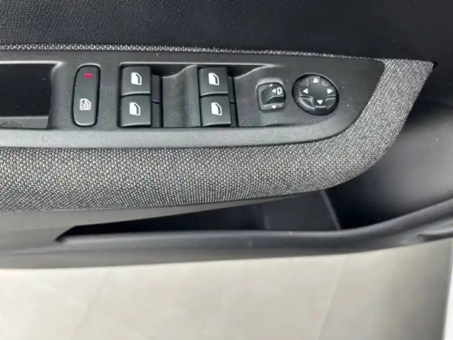Peugeot 208 electrique 50 kwh 136ch — photo 36