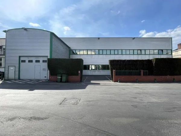 Local d'activité 800 m²