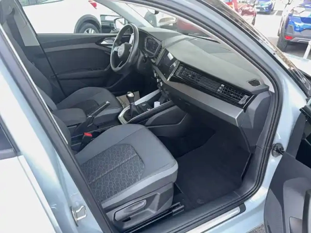 Audi A1 sportback 25 tfsi 95 ch bvm5 — photo 4