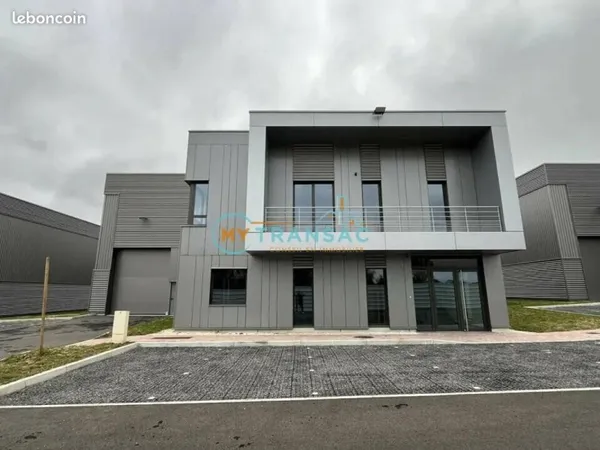 Local d'activité 700 m²