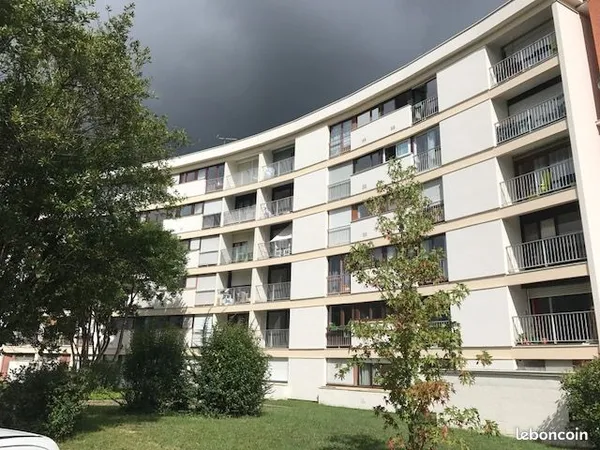 2 pièces de 47m2, au 1er étage, situé résidence Moulin Chapelle, Gradignan, 850