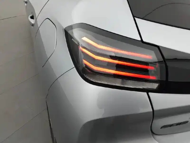Peugeot 208 hybrid 110 e-dcs6 — photo 17