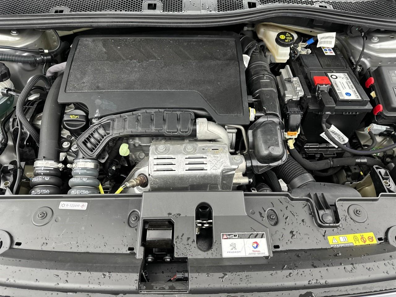 Peugeot 208 puretech 100 s&s bvm6 gt pack — photo 13